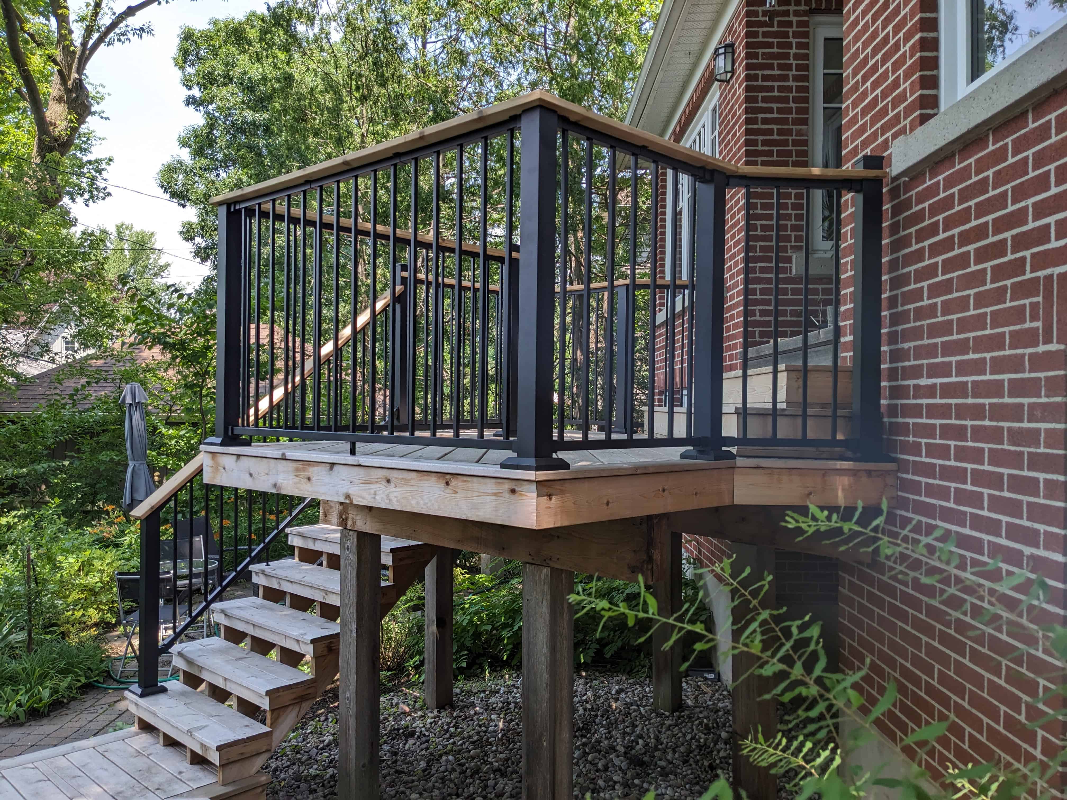 Fortress black railing with cedar drinkrail