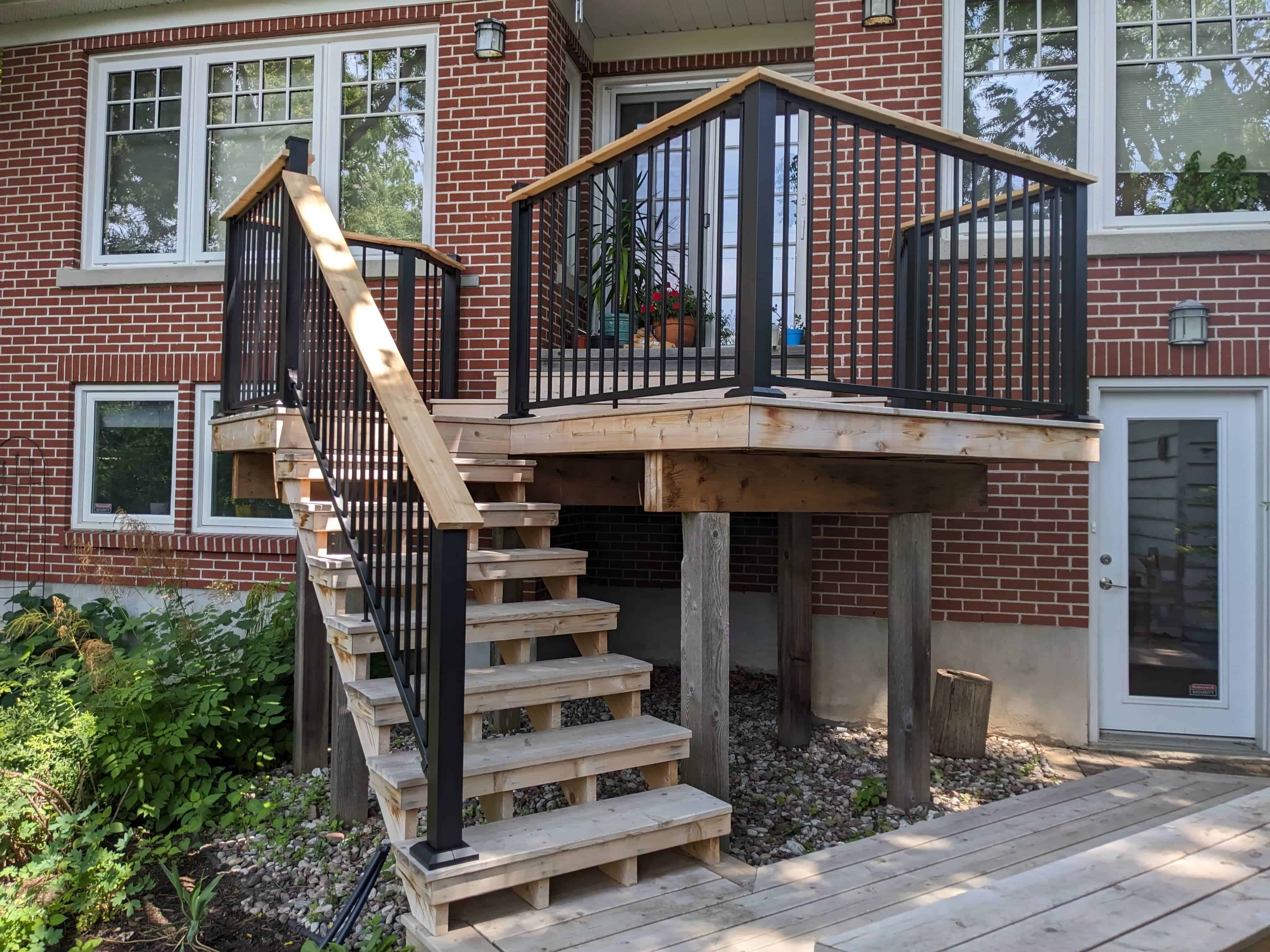Deck railing with drink rail in Ottawa